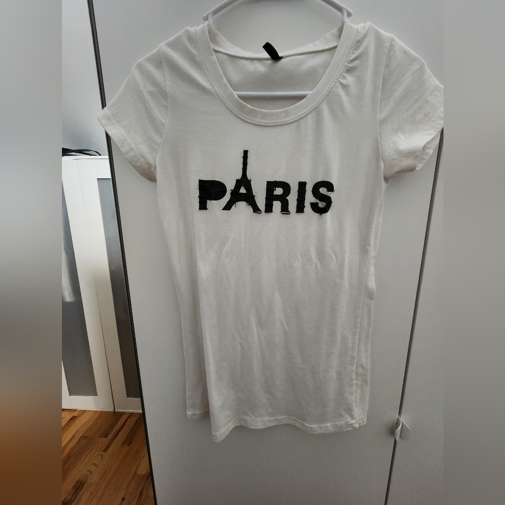Paris short-sleeved t shirt, size xs, used -good condition